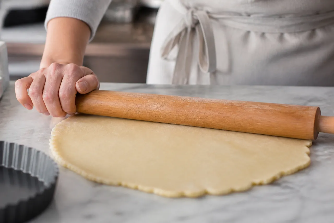 Pâte à tarte à la farine T55, prête à être étalée